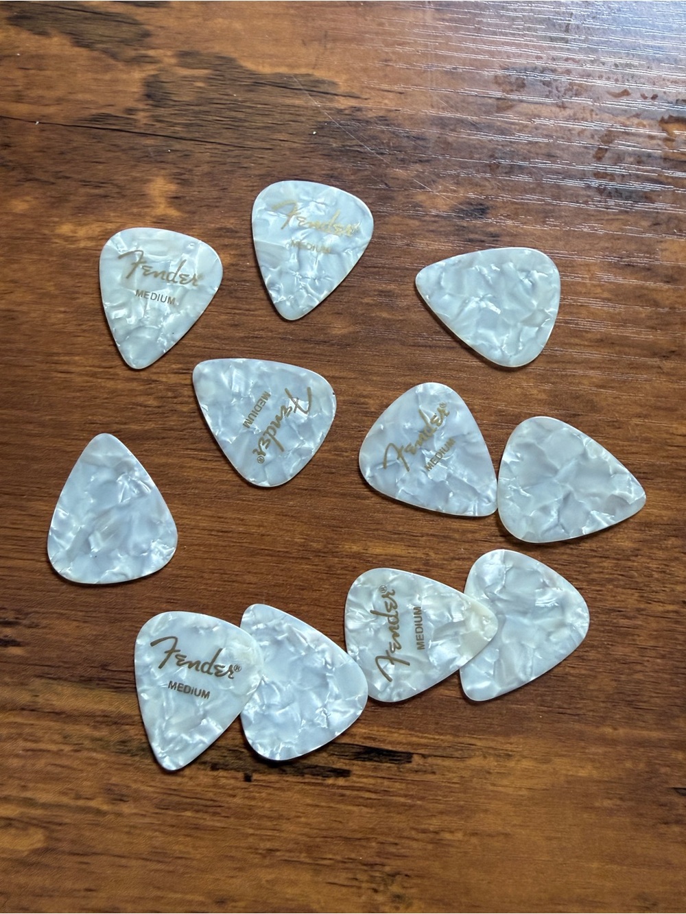Fender Pearl White Guitar Pick Assortment with Gold Logo